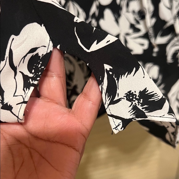 White House Black Market Black and White Floral Off-Shoulder Blouse - Picture 8 of 11